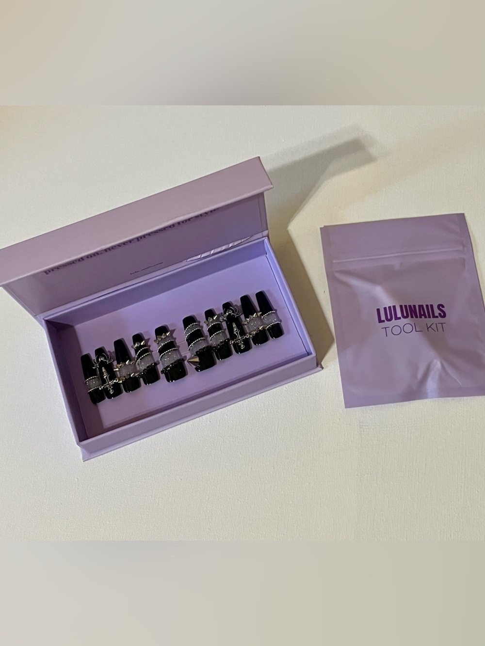 Black Spike Press-On Nail Set in Lavender Box